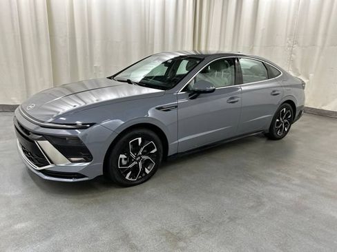 Used 2024 Hyundai Sonata SEL FWD image 2
