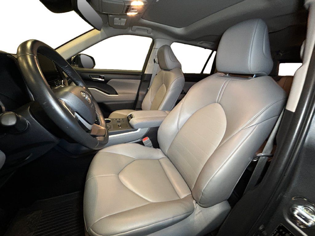 Used 2026 Toyota Highlander XLE AWD/4WD image 9