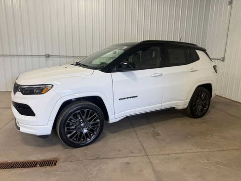 Used 2023 Jeep Compass High Altitude AWD/4WD image 2