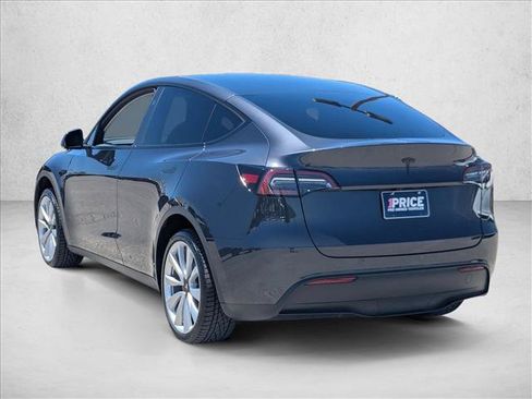 Used 2024 Tesla Model Y Long Range RWD image 8