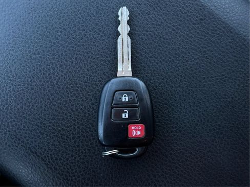 Used 2020 Toyota Tacoma SR5 AWD/4WD image 45