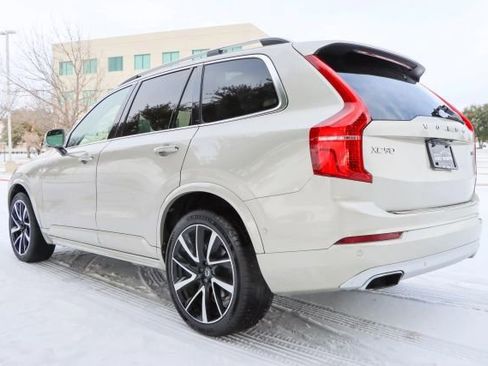 Used 2018 Volvo XC90 T6 Momentum w/ Convenience Package image 5