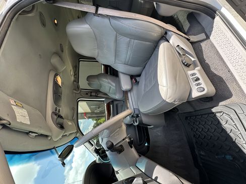 Used 2000 Ford Excursion Limited image 11