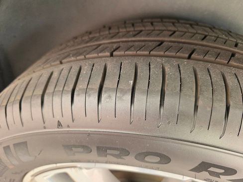 Used 2012 GMC Acadia Denali image 31