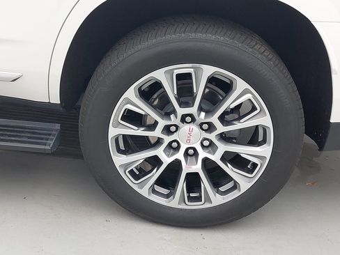 Used 2025 GMC Yukon Denali w/ Sun & Power Step Package AWD/4WD image 38
