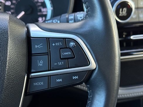 Used 2024 Toyota Highlander LE image 27