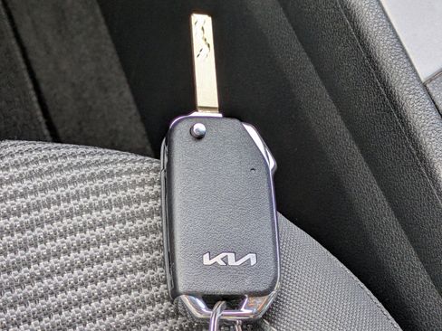 Certified 2022 Kia Niro LX FWD image 23