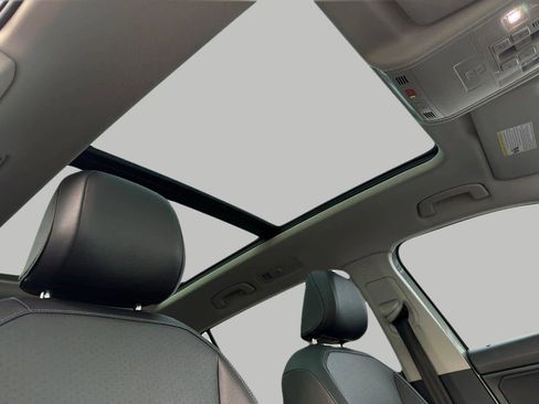 Used 2018 Volkswagen Tiguan SEL image 19