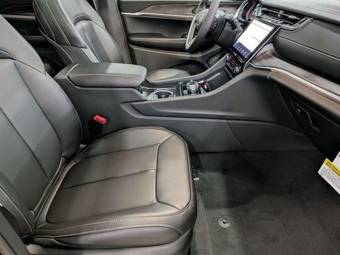 New 2025 Jeep Grand Cherokee Limited image 30