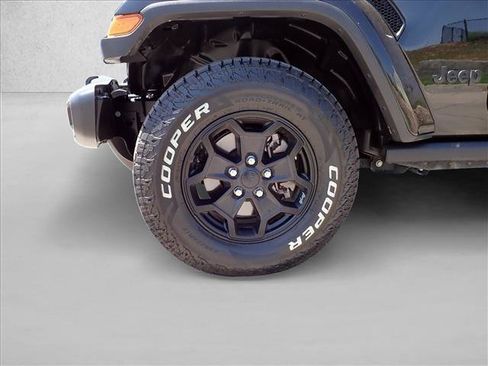 Used 2021 Jeep Gladiator Sport AWD/4WD image 7