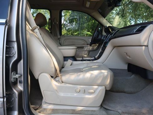 Used 2012 Cadillac Escalade ESV Premium AWD/4WD image 26