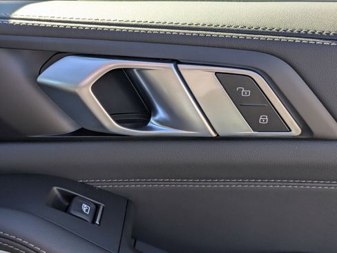 New 2026 BMW X5 M60i w/ Executive Package image 37