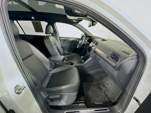 Used 2023 Volkswagen Tiguan SE R-Line image 34