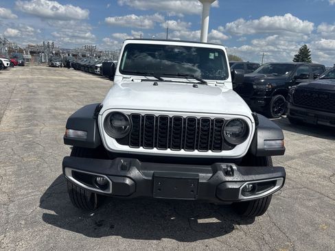 Used 2025 Jeep Gladiator Sport AWD/4WD image 2