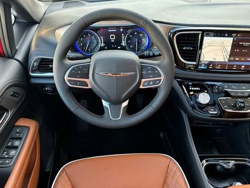 New 2026 Chrysler Pacifica Pinnacle image 11