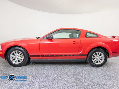 Used 2006 Ford Mustang Coupe RWD image 4