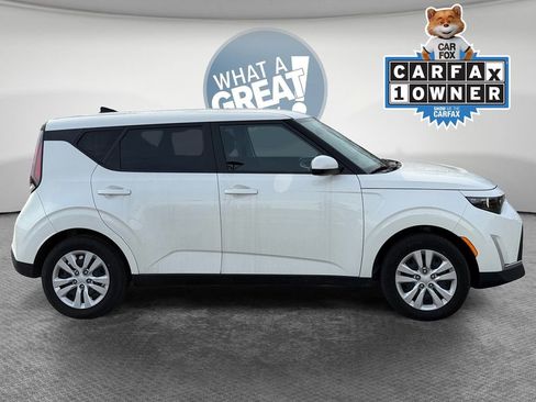 Used 2023 Kia Soul LX image 2