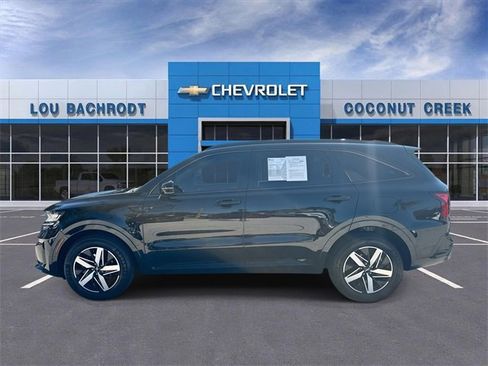 Used 2023 Kia Sorento S image 5