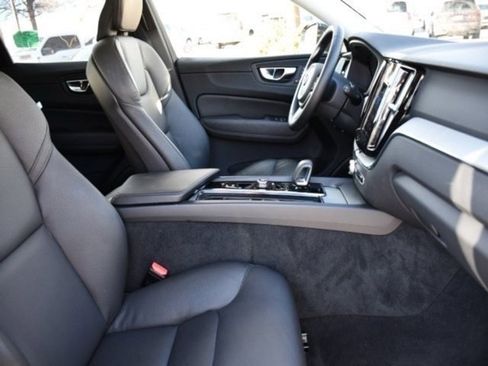 Used 2025 Volvo XC60 B5 Plus image 26
