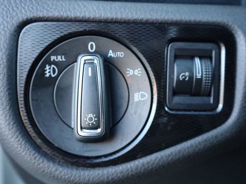 Used 2015 Volkswagen GTI SE w/ Lighting Package (SEL) image 32