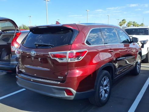 Used 2015 Toyota Highlander XLE FWD image 3