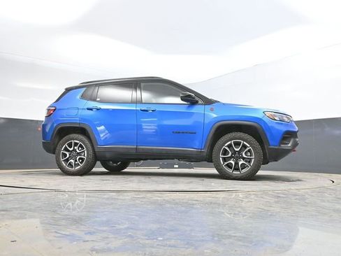 Used 2025 Jeep Compass Trailhawk AWD/4WD image 52