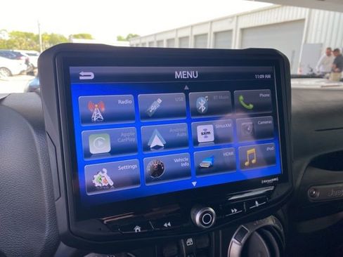 Used 2018 Jeep Wrangler Unlimited Sport S image 3