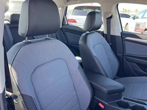 Certified 2025 Volkswagen Jetta SE image 28