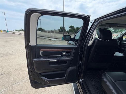 Used 2018 RAM 1500 Laramie AWD/4WD image 31