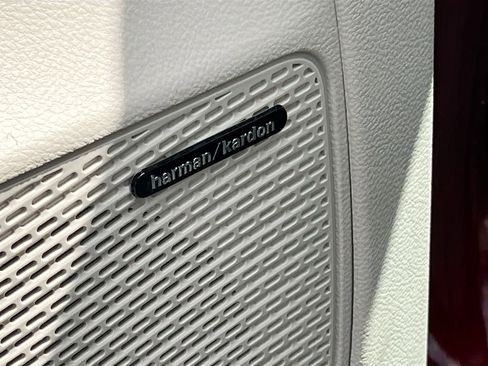 Used 2022 Chrysler Pacifica Limited FWD image 19