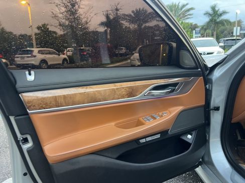 Used 2018 BMW 750i image 39