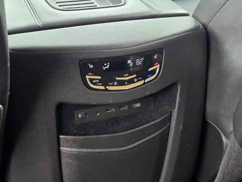 Used 2019 Cadillac Escalade Premium Luxury image 17