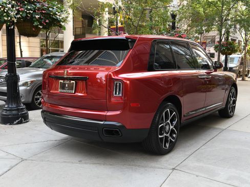 Used 2021 Rolls-Royce Cullinan Black Badge image 6