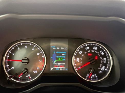 Used 2021 Toyota RAV4 LE image 8