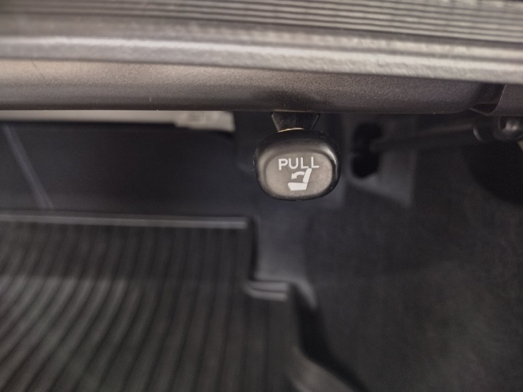 Used 2018 Toyota Camry LE FWD image 15