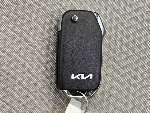Used 2025 Kia Soul LX image 21