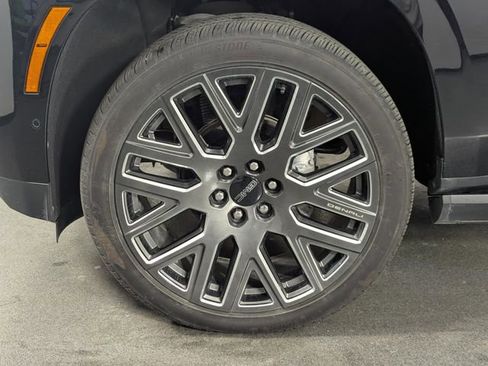 Used 2025 GMC Yukon Denali Ultimate image 9