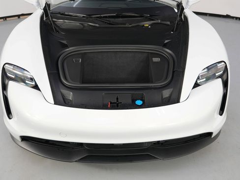 Used 2022 Porsche Taycan image 8
