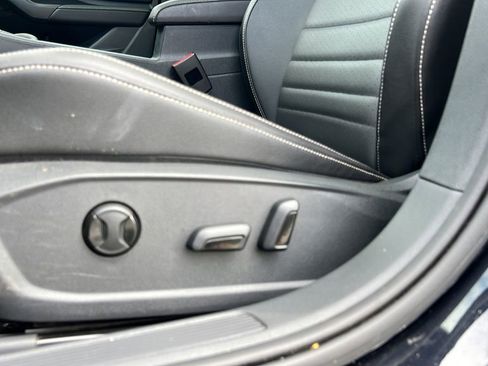 Used 2023 Volkswagen Jetta SE w/ Panoramic Sunroof Package image 28