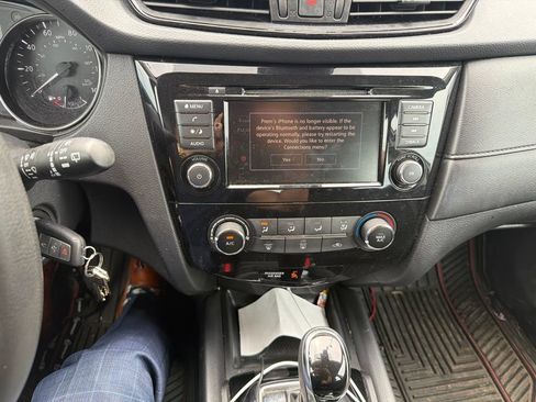 Used 2020 Nissan Rogue S FWD image 10