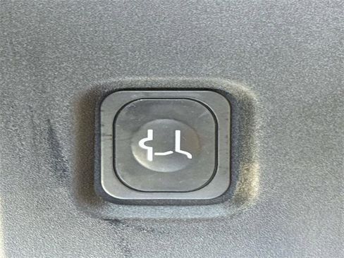 New 2025 Ford Expedition Active image 15