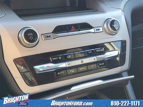 Used 2023 Ford Explorer XLT image 25