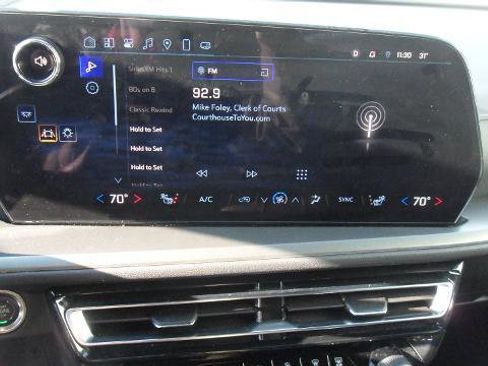 Used 2025 Chevrolet Traverse LT image 32