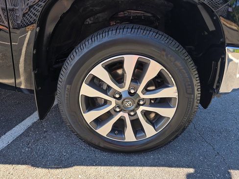 Used 2018 Toyota Tundra Limited w/ Limited Premium Package AWD/4WD image 14