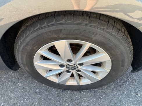 Used 2015 Volkswagen Golf S image 10