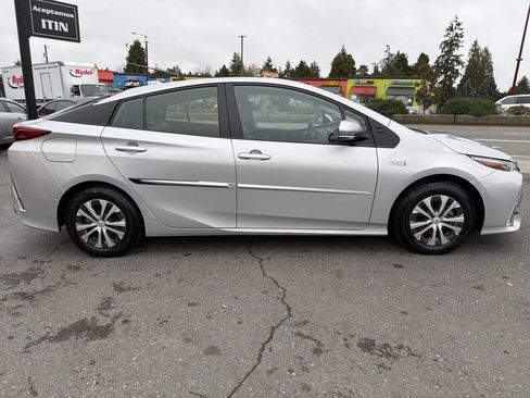 Used 2020 Toyota Prius Prime Limited image 10
