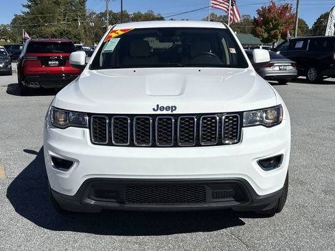 Used 2021 Jeep Grand Cherokee Laredo image 5