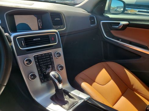 Used 2017 Volvo S60 T5 Inscription image 19