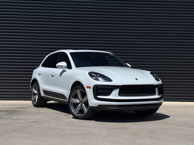 Certified 2024 Porsche Macan AWD/4WD image 9