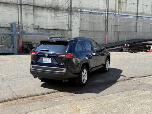 Used 2020 Toyota RAV4 XLE w/ Convenience Package AWD/4WD image 10